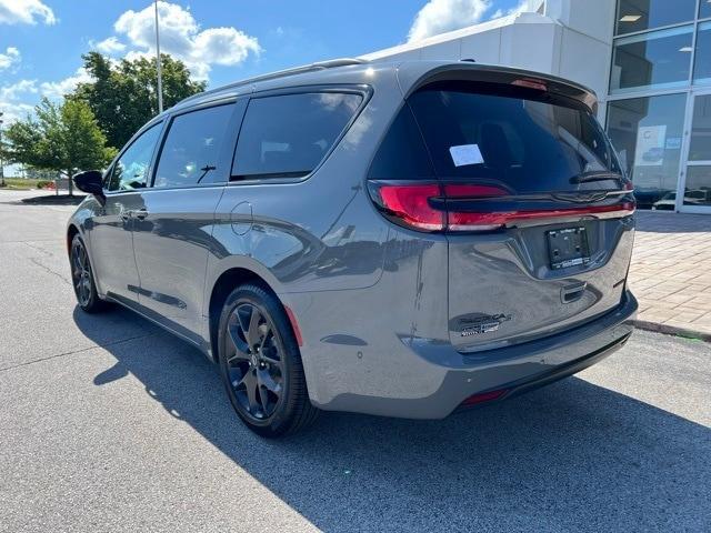 new 2025 Chrysler Pacifica car, priced at $47,406