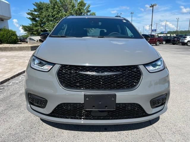 new 2025 Chrysler Pacifica car, priced at $47,406