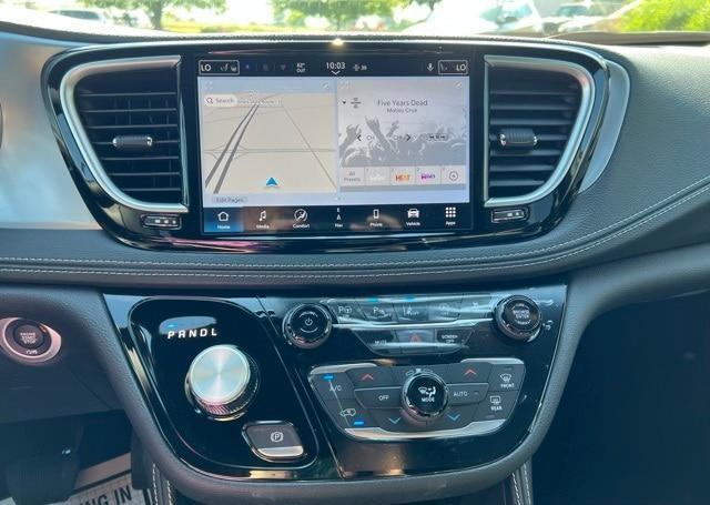 new 2025 Chrysler Pacifica car, priced at $47,406