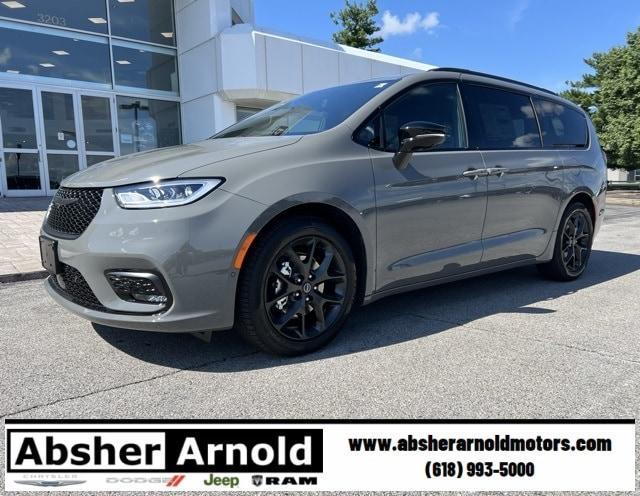 new 2025 Chrysler Pacifica car, priced at $47,406