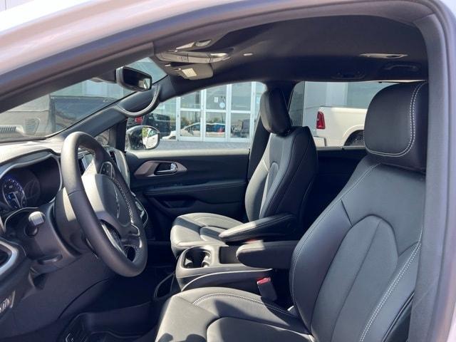 new 2025 Chrysler Pacifica car, priced at $41,953