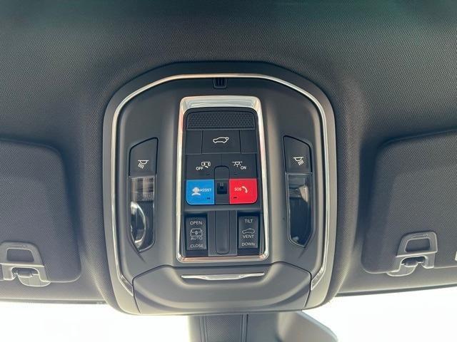 new 2025 Jeep Grand Cherokee car, priced at $40,855
