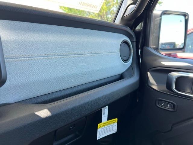 new 2025 Jeep Wrangler car, priced at $46,172