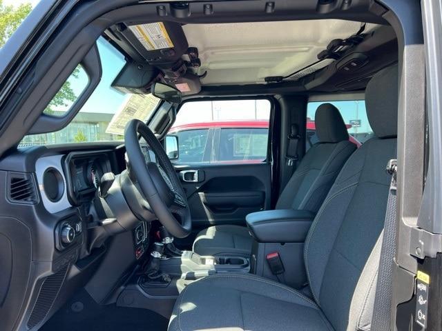 new 2025 Jeep Wrangler car, priced at $46,172