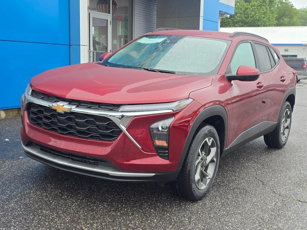 new 2025 Chevrolet Trax car, priced at $25,701