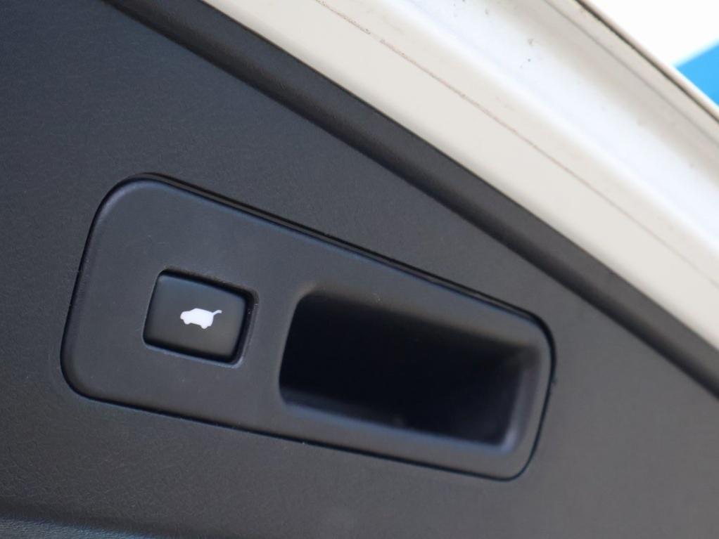 used 2018 Acura MDX car, priced at $24,477