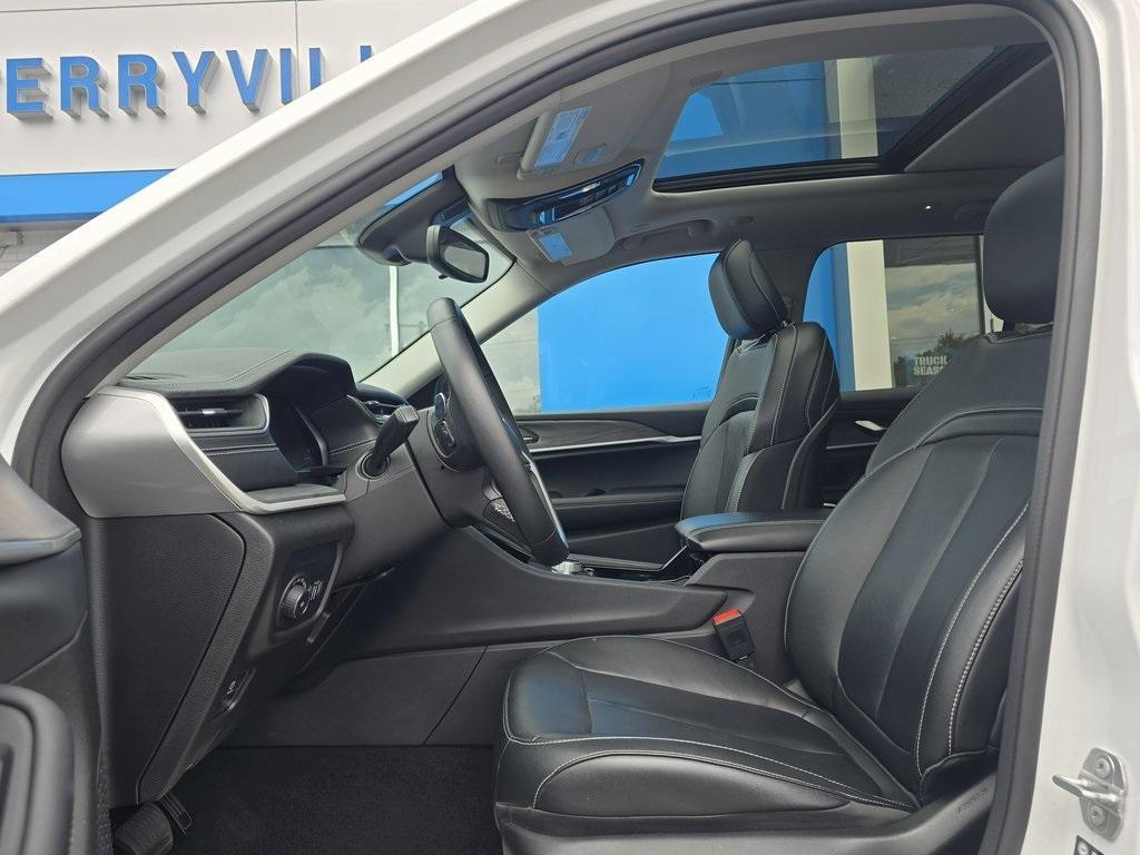 used 2022 Jeep Grand Cherokee car, priced at $31,799
