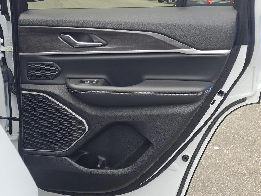 used 2022 Jeep Grand Cherokee car, priced at $31,799
