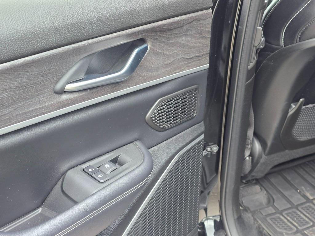 used 2021 Jeep Grand Cherokee L car, priced at $31,999