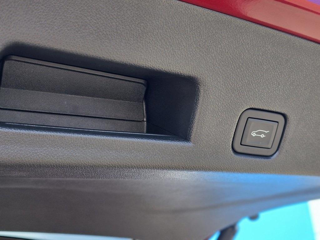 used 2024 Chevrolet Traverse car, priced at $57,988