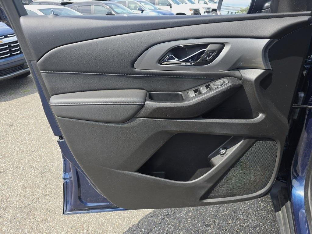used 2023 Chevrolet Traverse car, priced at $32,999