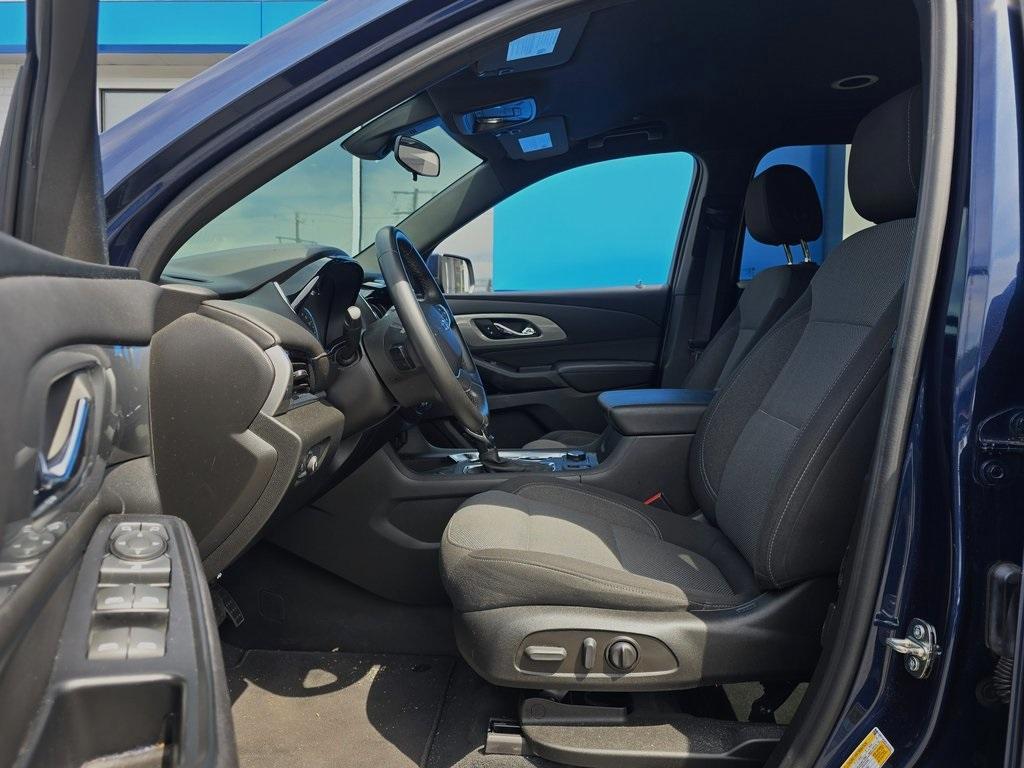 used 2023 Chevrolet Traverse car, priced at $32,999