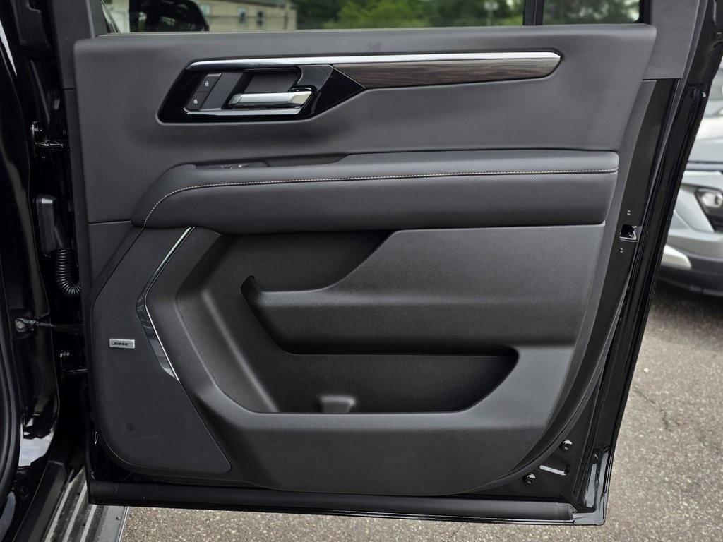 new 2025 Chevrolet Suburban car, priced at $86,715