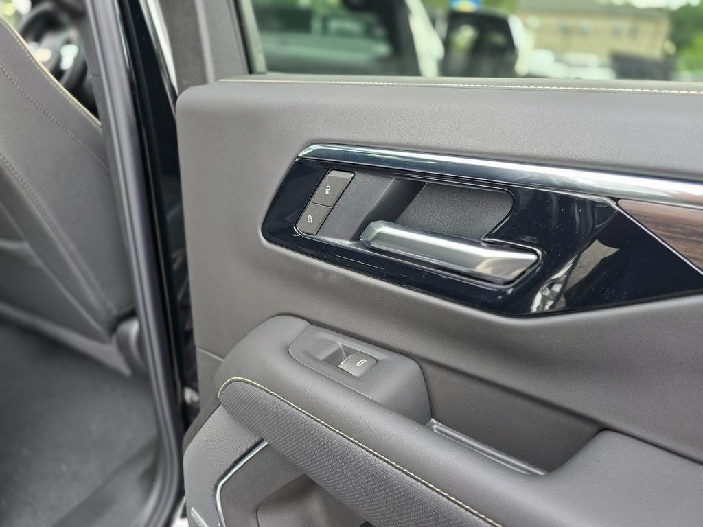 new 2025 Chevrolet Suburban car, priced at $86,715