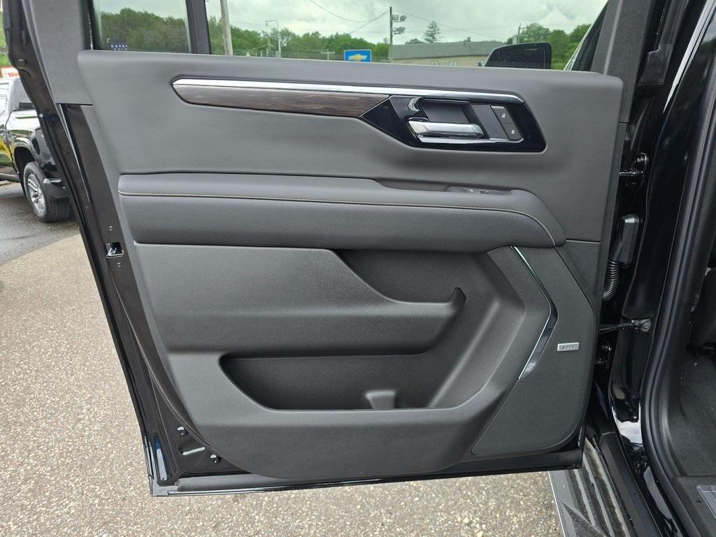 new 2025 Chevrolet Suburban car, priced at $86,715