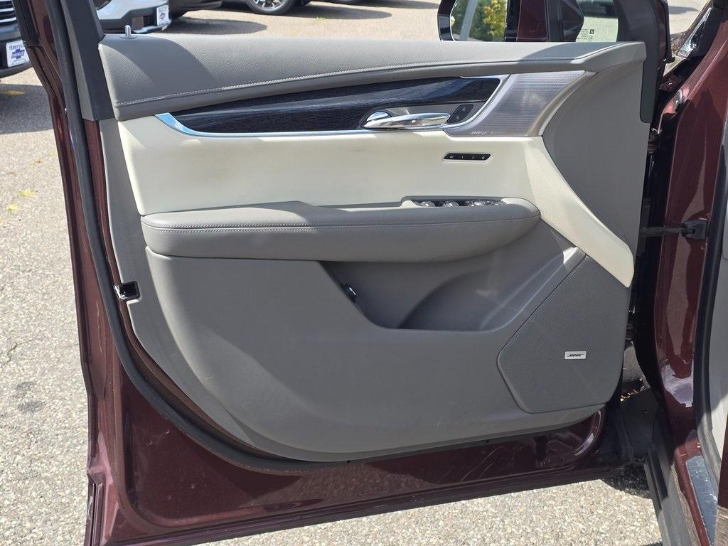 used 2022 Cadillac XT6 car, priced at $33,764