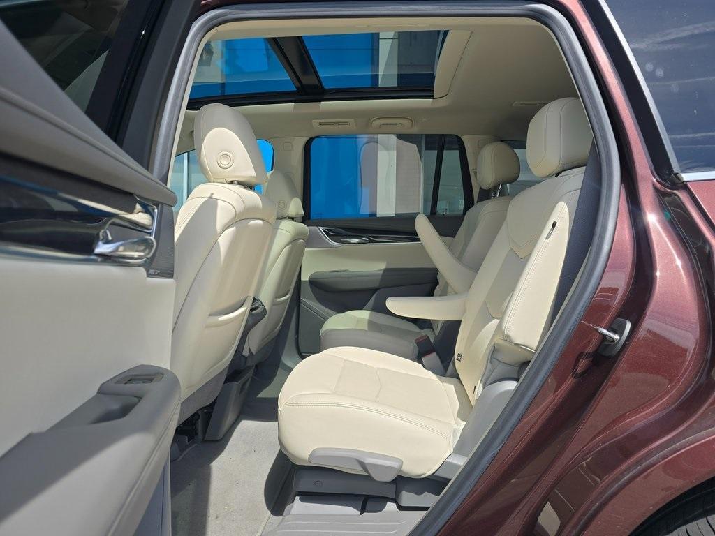 used 2022 Cadillac XT6 car, priced at $33,764