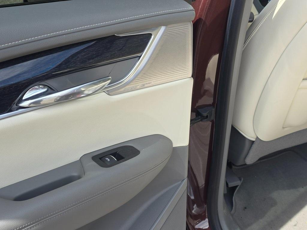 used 2022 Cadillac XT6 car, priced at $33,764