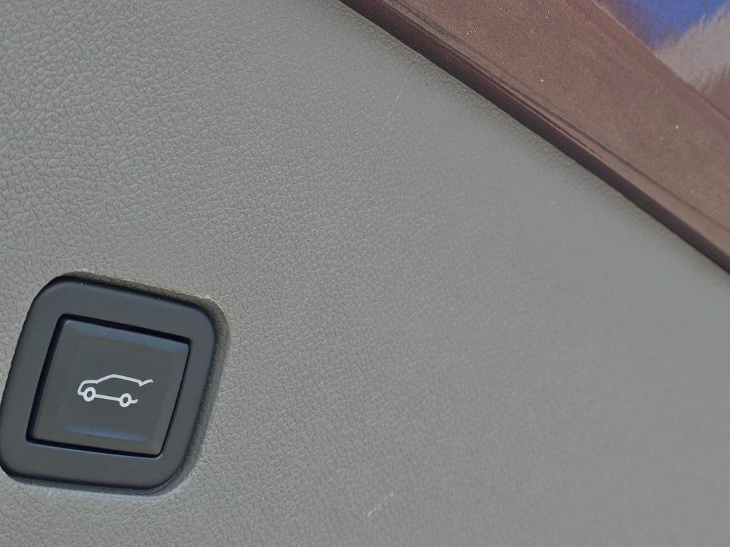 used 2022 Cadillac XT6 car, priced at $33,764