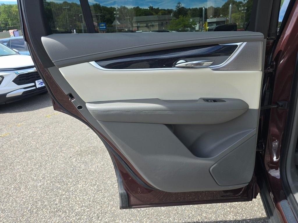 used 2022 Cadillac XT6 car, priced at $33,764