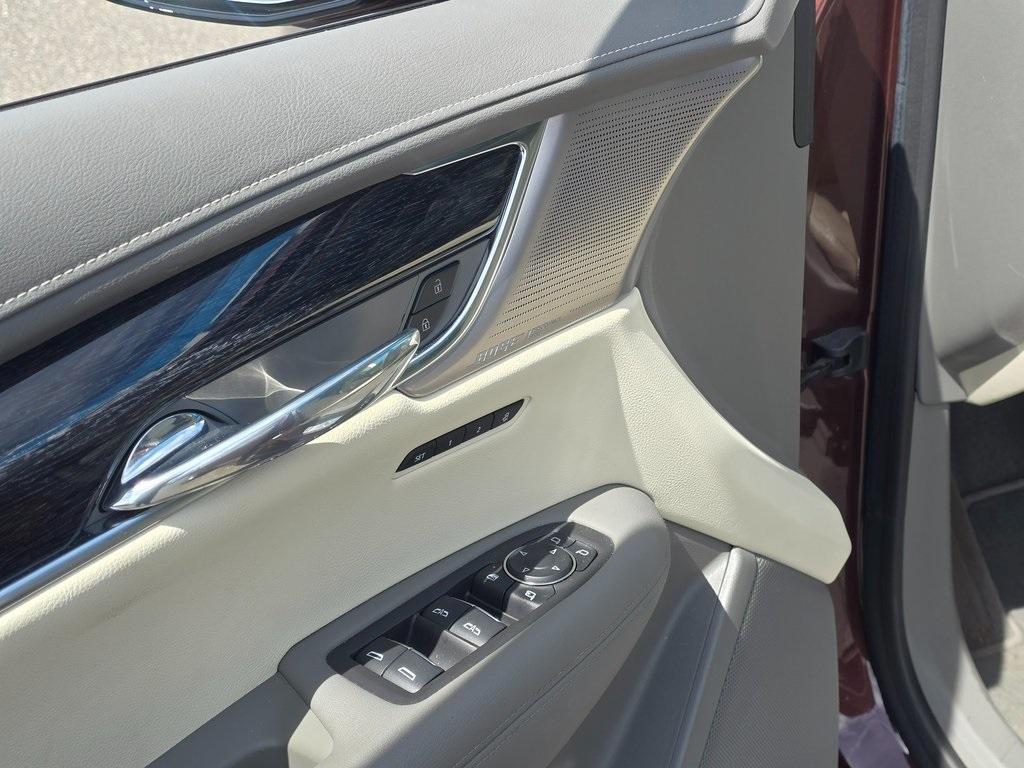 used 2022 Cadillac XT6 car, priced at $33,764