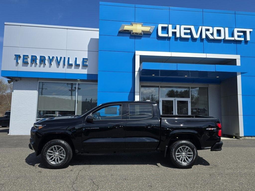 new 2025 Chevrolet Colorado car, priced at $45,425