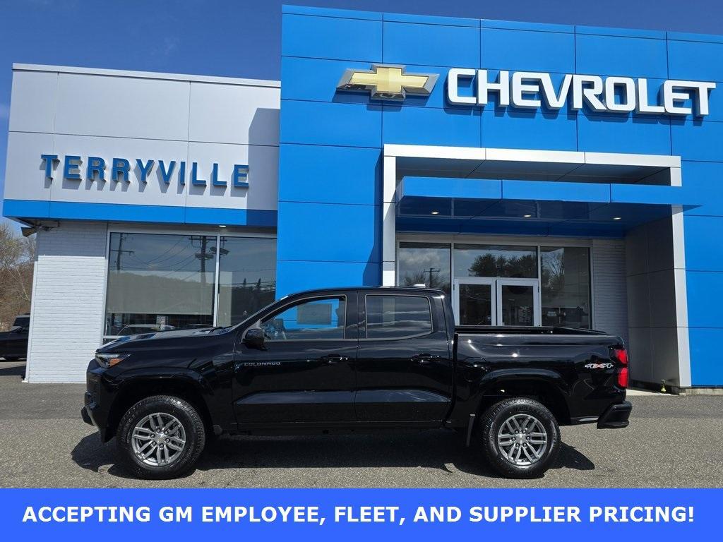 new 2025 Chevrolet Colorado car, priced at $45,425