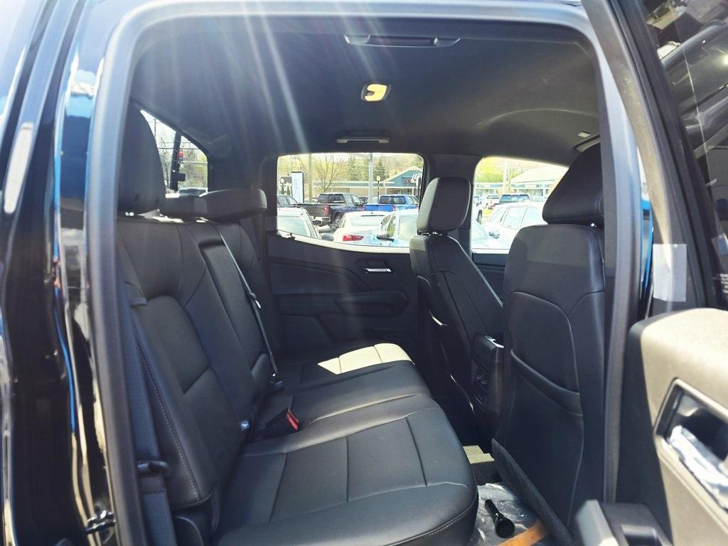 new 2025 Chevrolet Colorado car, priced at $45,425