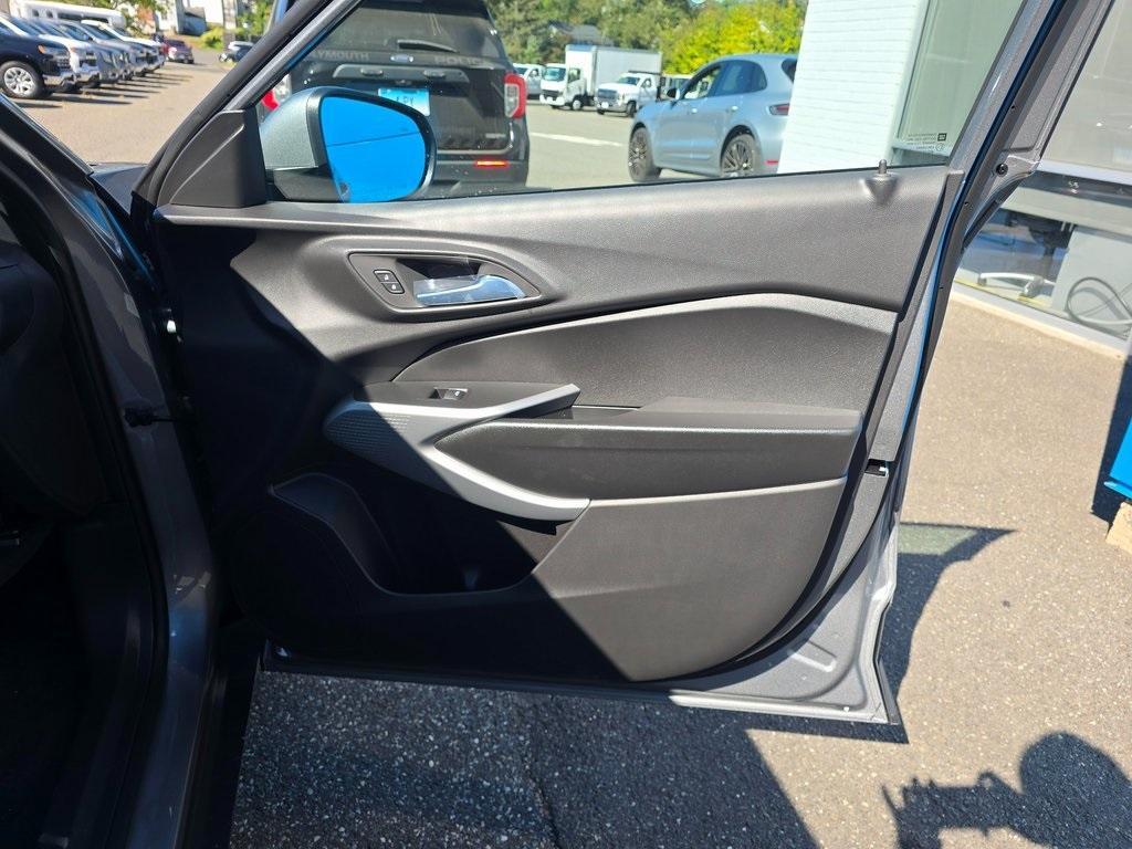 new 2025 Chevrolet Trax car, priced at $22,937