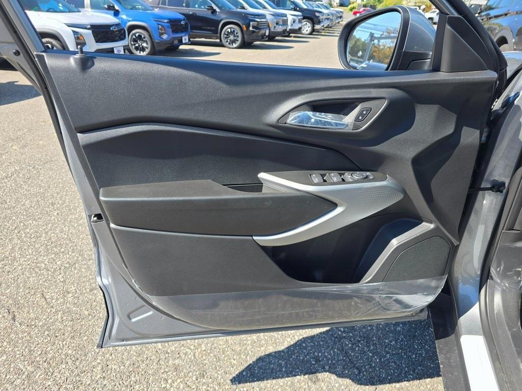 new 2025 Chevrolet Trax car, priced at $22,937