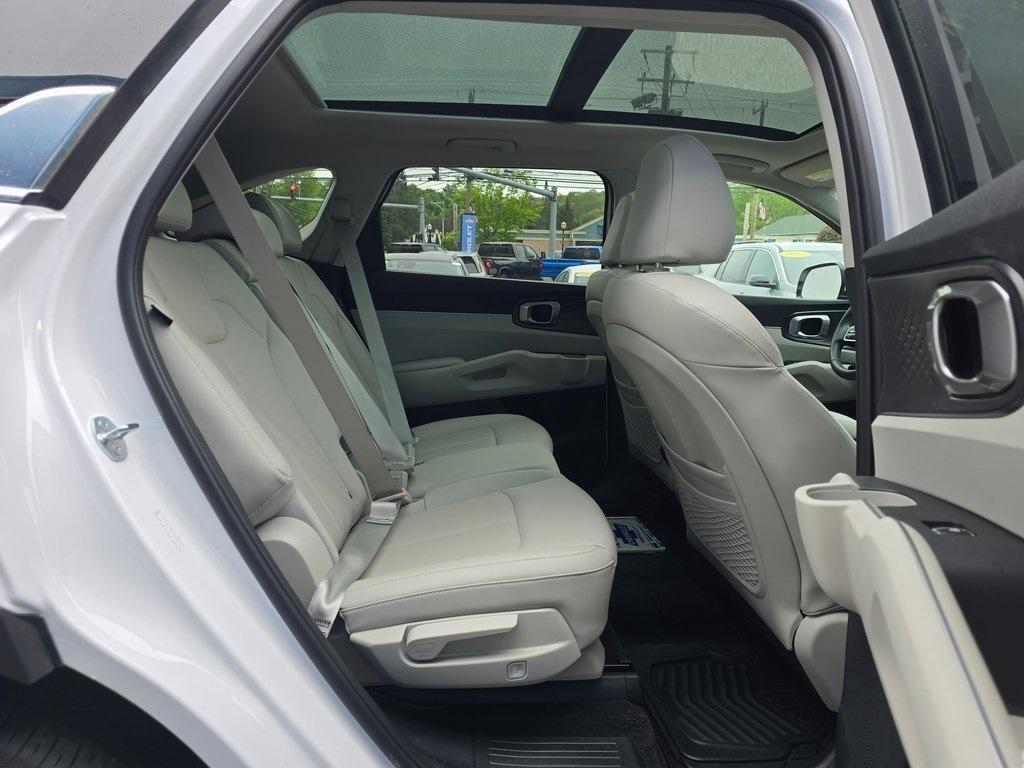 used 2024 Kia Sorento car, priced at $31,651
