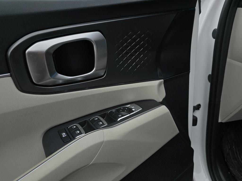 used 2024 Kia Sorento car, priced at $31,651