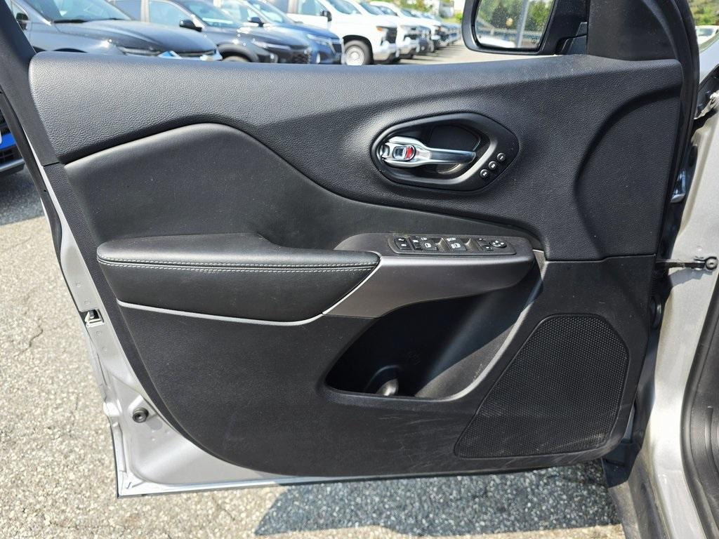 used 2022 Jeep Cherokee car, priced at $27,590