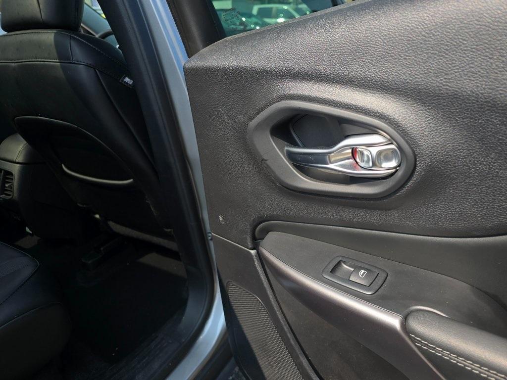used 2022 Jeep Cherokee car, priced at $27,590