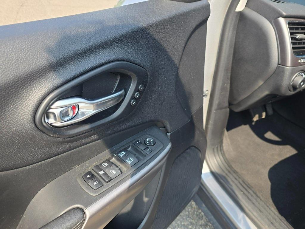used 2022 Jeep Cherokee car, priced at $27,590