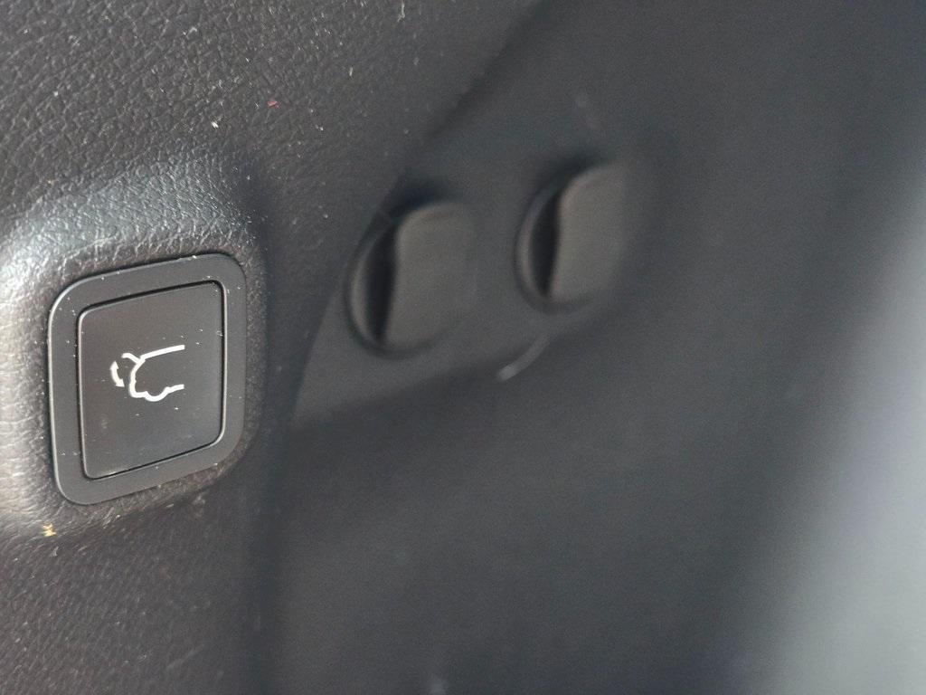used 2022 Jeep Cherokee car, priced at $27,590