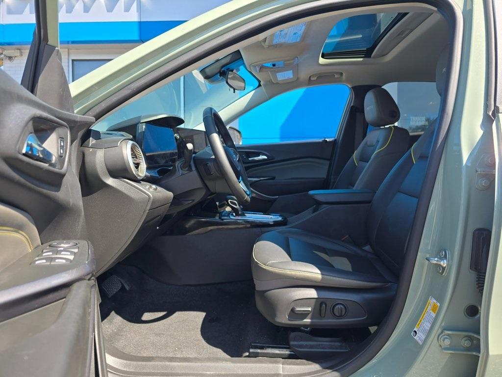 used 2024 Chevrolet Trax car, priced at $25,047