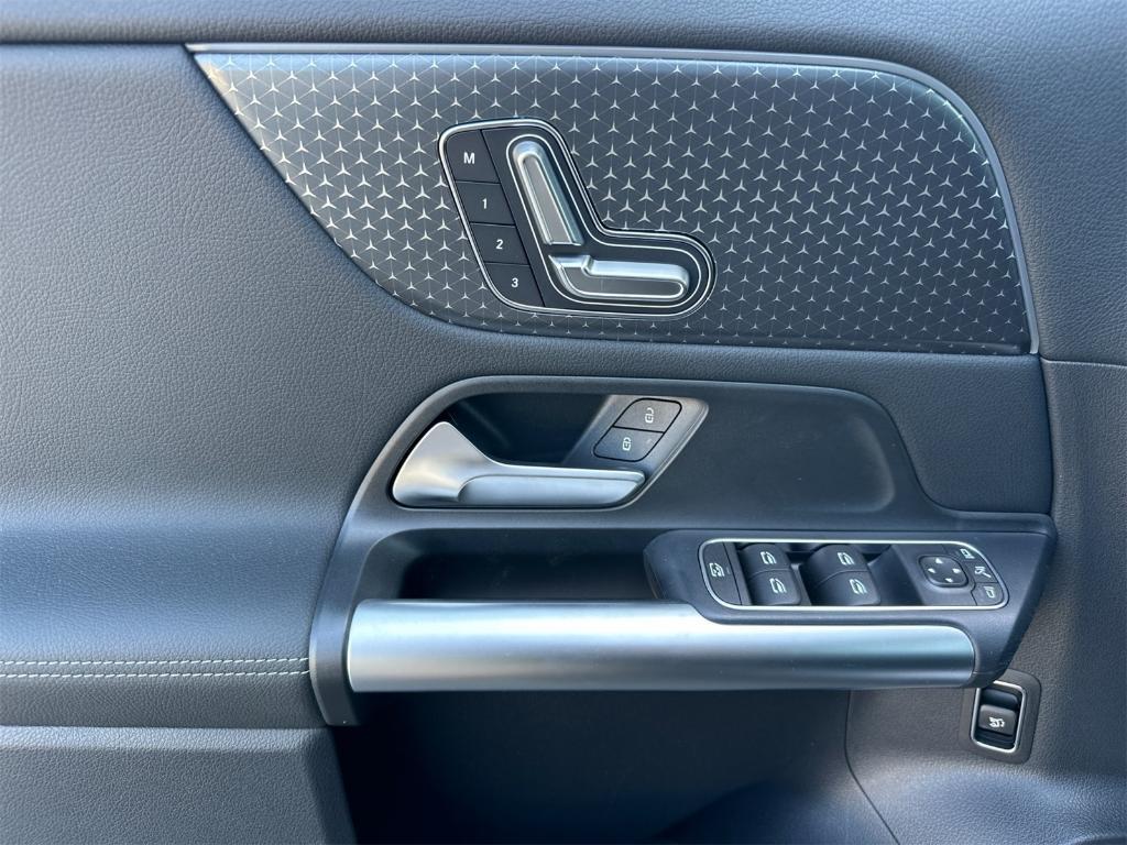 new 2025 Mercedes-Benz GLA 250 car, priced at $45,845