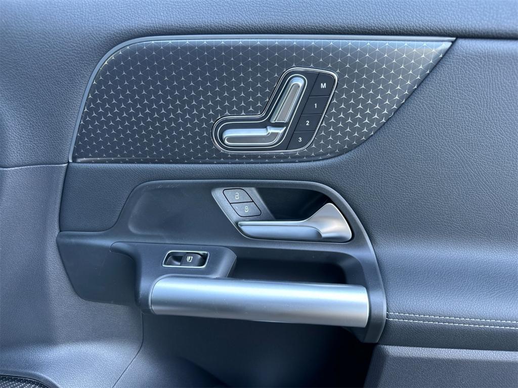 new 2025 Mercedes-Benz GLA 250 car, priced at $45,845