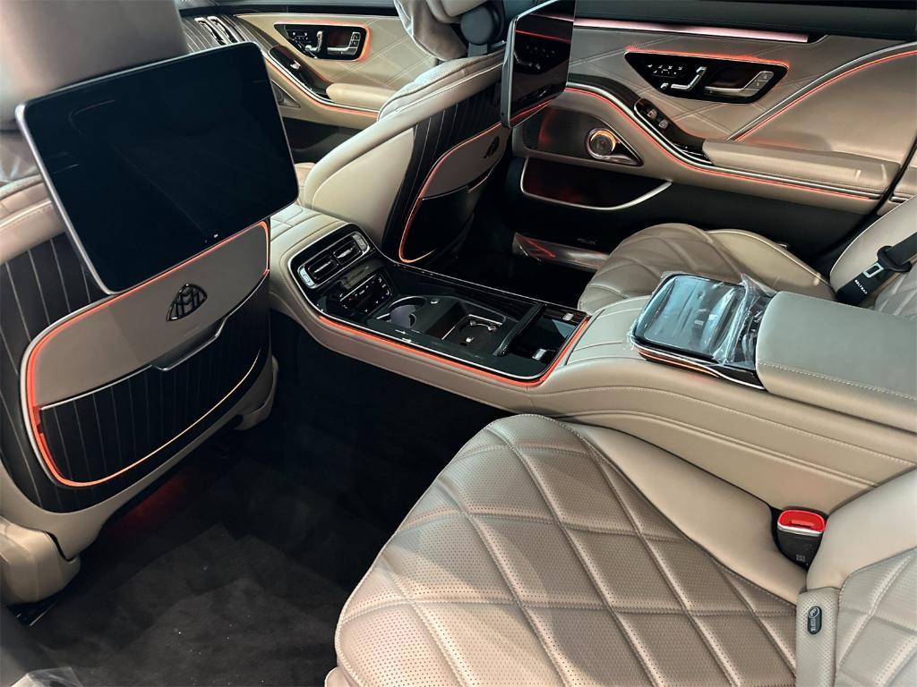 new 2025 Mercedes-Benz Maybach S 680 car, priced at $342,250