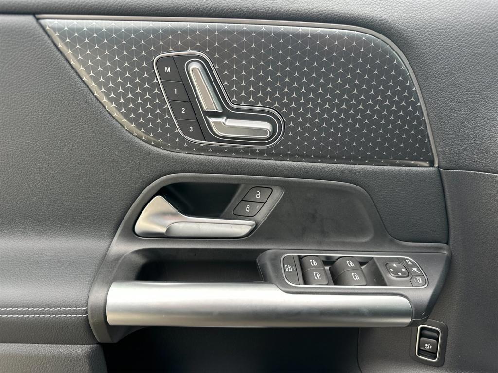 new 2025 Mercedes-Benz GLA 250 car, priced at $45,845