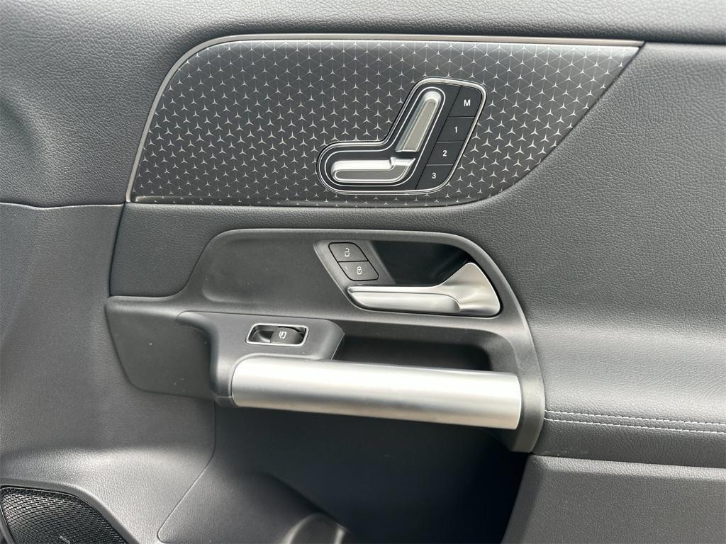 new 2025 Mercedes-Benz GLA 250 car, priced at $45,845