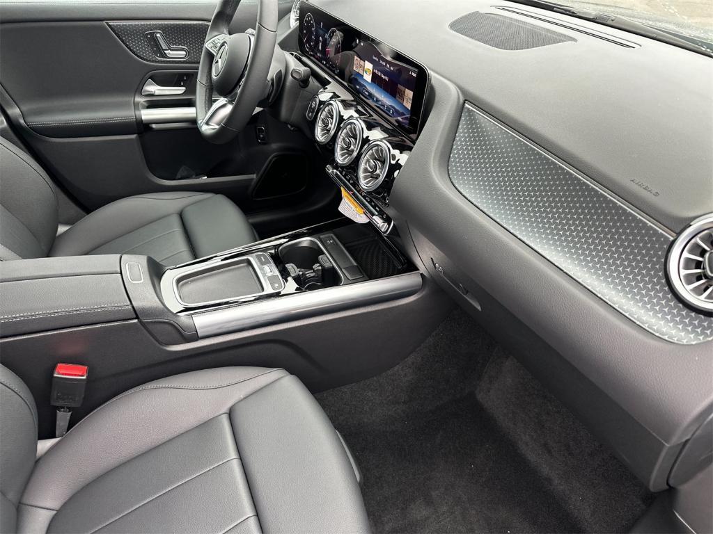 new 2025 Mercedes-Benz GLA 250 car, priced at $45,845