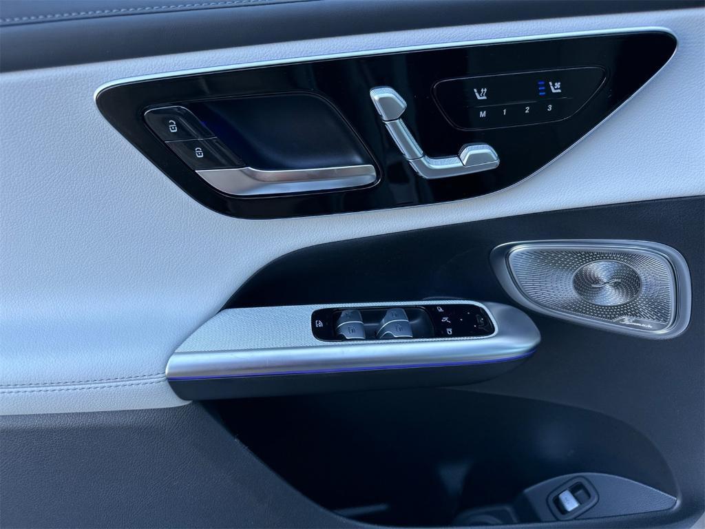 new 2025 Mercedes-Benz GLC 300 car, priced at $61,805