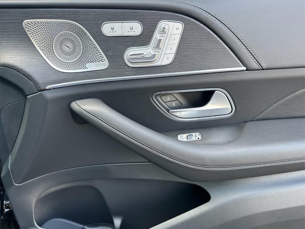 new 2025 Mercedes-Benz GLS 450 car, priced at $102,730