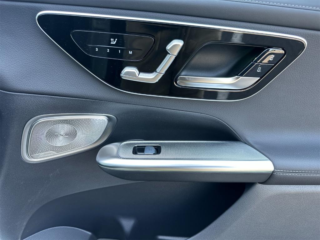 new 2025 Mercedes-Benz GLC 300 car, priced at $61,255