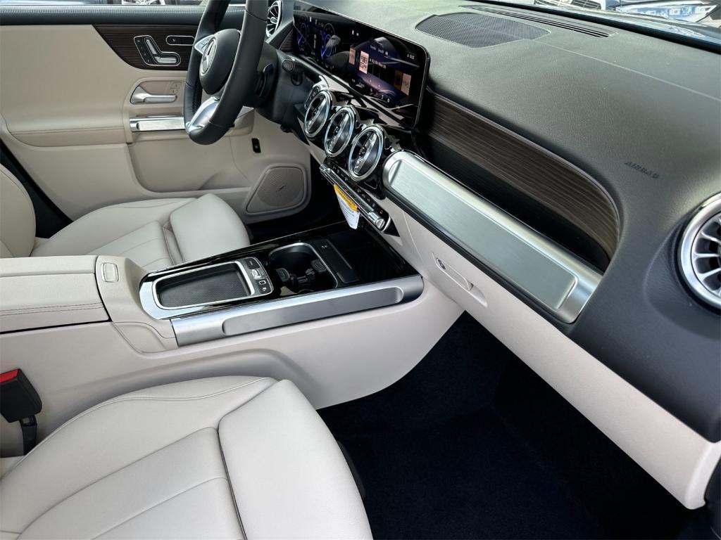 new 2025 Mercedes-Benz EQB 250 car, priced at $61,450