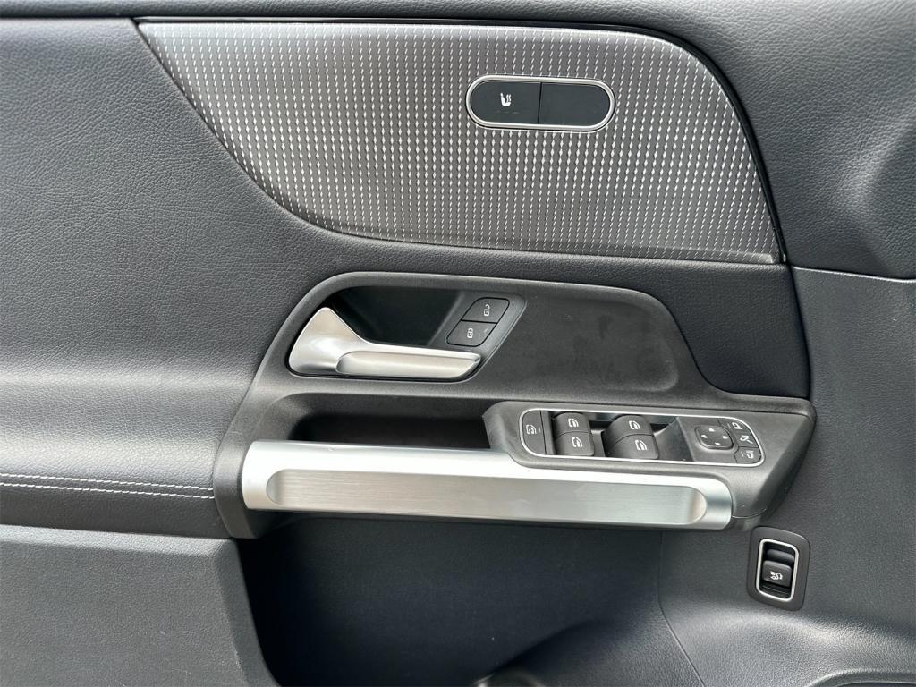 used 2022 Mercedes-Benz GLB 250 car, priced at $25,800
