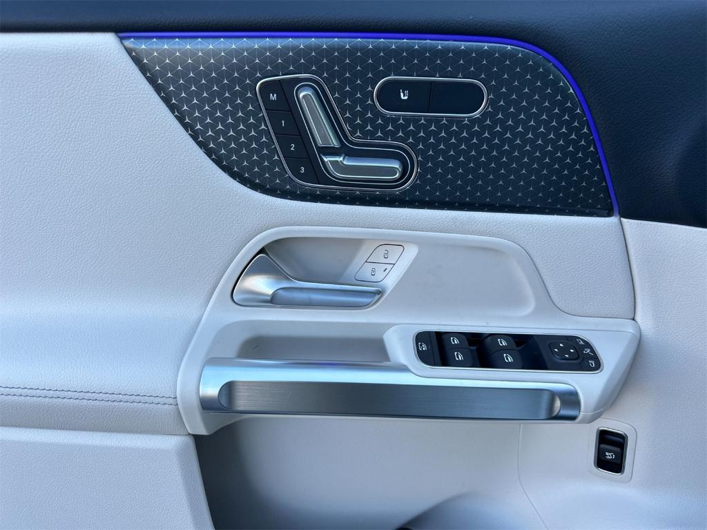 new 2025 Mercedes-Benz GLB 250 car, priced at $49,870