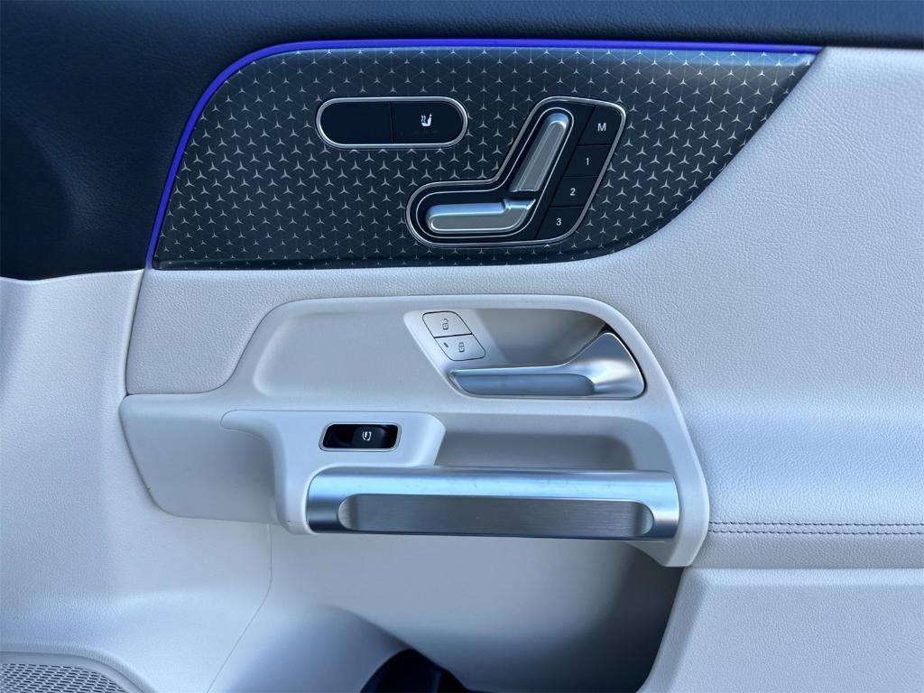 new 2025 Mercedes-Benz GLB 250 car, priced at $49,870